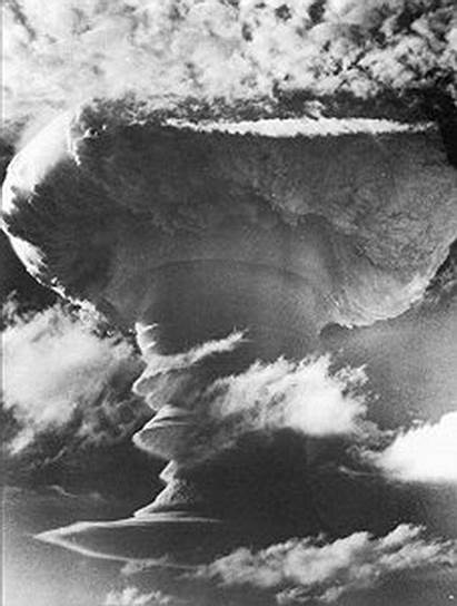 1957 год. Великобритания успешно испытала водородную бомбу в Тихом океане