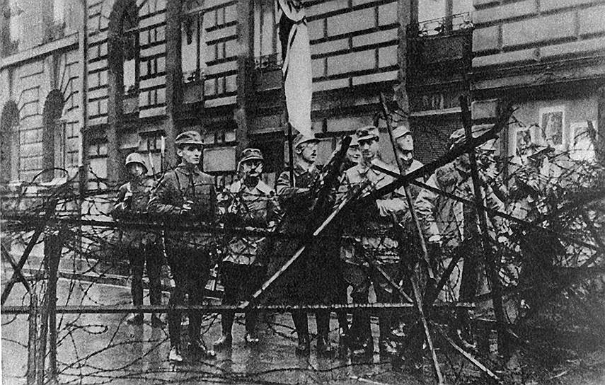 1923 год. «Пивной путч» в Мюнхене (Германия): попытка захвата государственной власти, предпринятая НСДАП