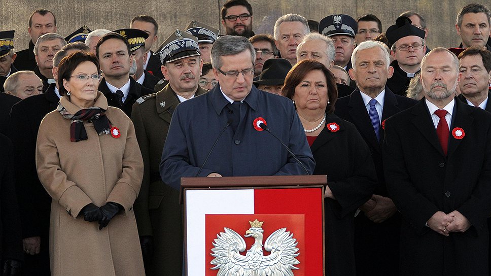 Президент Польши Бронислав Комаровский произнес речь у могилы Неизвестного солдата на торжественной церемонии в честь Дня независимости в Варшаве