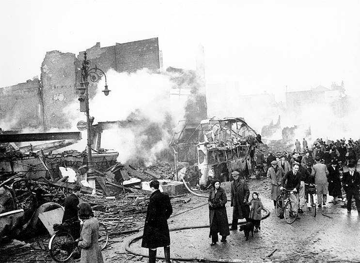 1940 год. Во время бомбежки немецкой авиацией Ковентри в Центральной Англии погибли 568 человек. Был разрушен центр города и собор