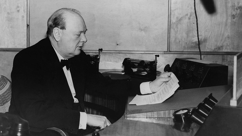 1 октября 1939 года в эфире «Би-Би-Си» с речью выступил премьер-министр Великобритании Уинстон Черчилль: «Гитлер развязал войну тогда, когда сам захотел этого. Но закончится она только после того, как решим, что пришло время» 