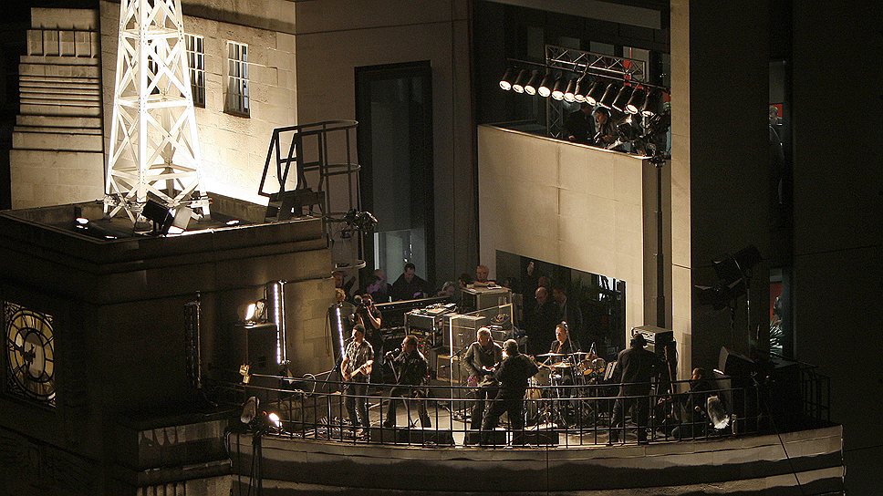 В феврале 2009 года на крыше штаб-квартиры «Би-Би-Си» выступила группа U2. Для того чтобы послушать музыкантов, представлювших новый альбом, к зданию корпорации пришли 5 тыс. человек   