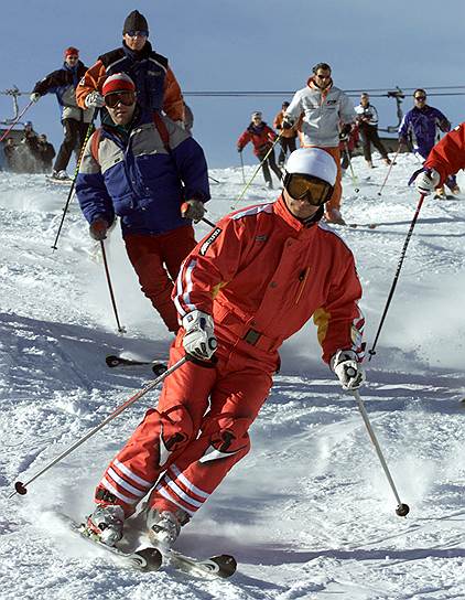 Владимир Путин о горнолыжном спорте, которым занимается достаточно давно: «Это динамичный, техничный вид спорта и прекрасная возможность активно, с пользой отдохнуть, поддержать физическую форму, получить заряд энергии и хорошего настроения»