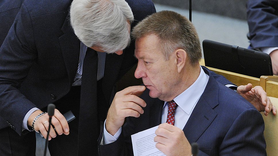 Первый заместитель председателя комитета Государственной думы по охране здоровья Николай Герасименко (справа)