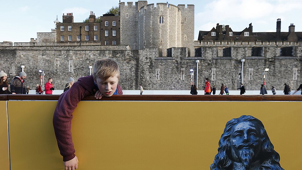 С 19 ноября в Лондонском Тауэре открывается необычный каток  прямо во рву под крепостной стеной. Он настолько популярен, что желающие покататься резервируют билеты заранее 