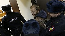 Суд постановил освободить фотографа Дениса Синякова