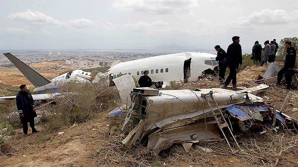 7 мая 2002 года при заходе на посадку в 6 км от столичного аэропорта «Карфаген» (Тунис) авиалайнер Boeing 737-500 египетской авиакомпании «Иджипт эйр» врезался в гору. На его борту находились 56 пассажиров и 6 членов экипажа. Погибли около 30 человек