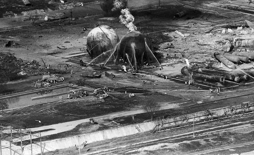 1984 год. В результате взрывов на заводе по переработке природного газа на окраине Мехико (Мексика) погибли 500 человек и несколько тысяч пострадали