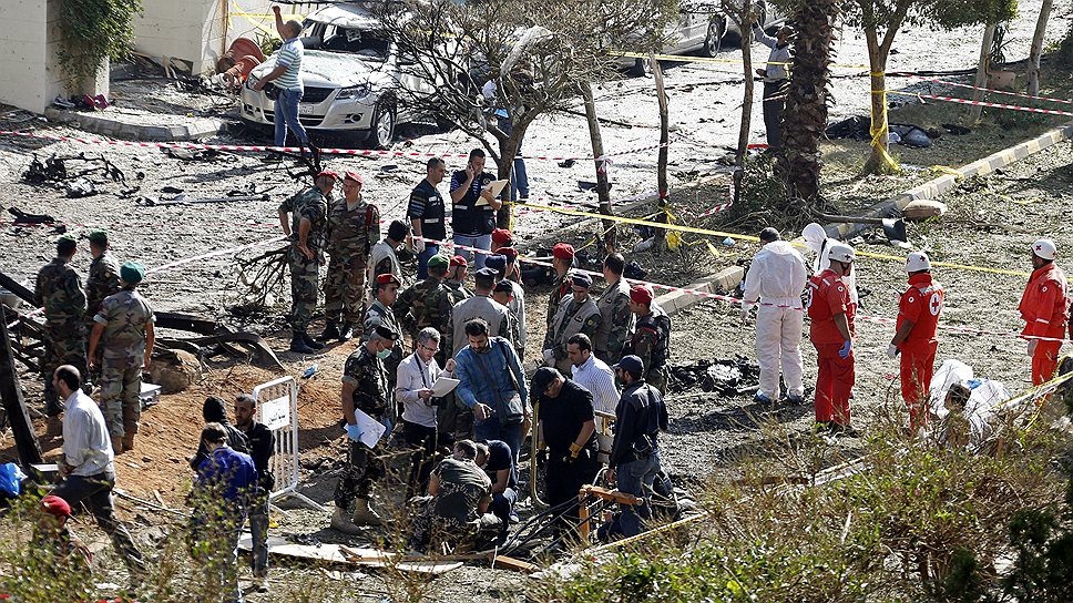 По некоторым данным, рядом со зданием посольства взорвался автомобиль. Среди погибших, как заявил МИД Ирана, оказался атташе по вопросам культуры Ибрагим Ансари