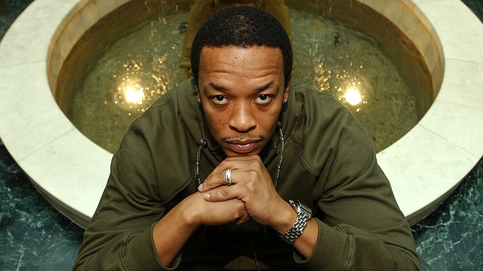 18-е место — хип-хоп-продюсер Dr. Dre. Американский рэпер и продюсер, один из наиболее успешных битмейкеров в рэп-музыке, заработал $40 млн благодаря шоу Beats By Dr. Dre и продаже наушников