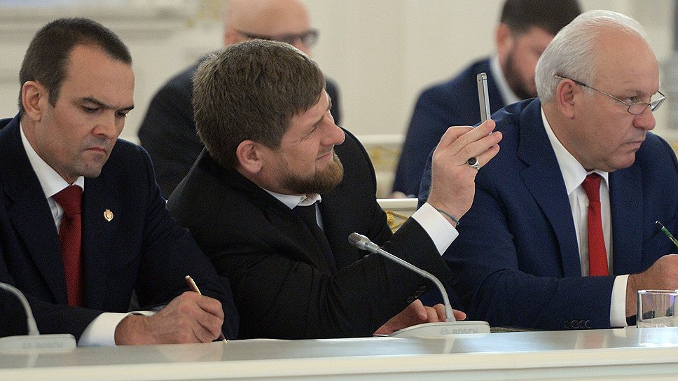 Глава Чеченской Республики Рамзан Кадыров (в центре)