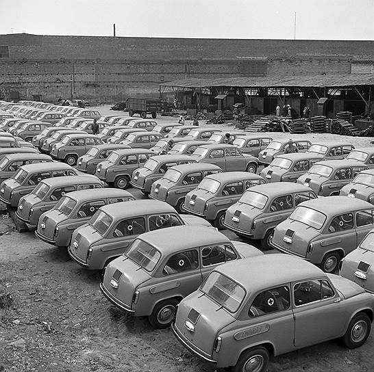1960 год. С конвейера Запорожского завода «Коммунар» на Украине сошла первая партия автомобилей «Запорожец» — ЗАЗ-965