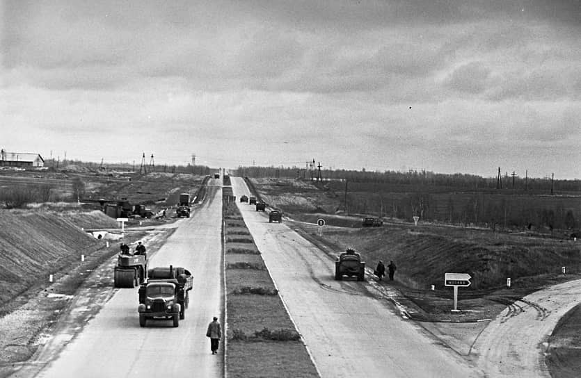 1960 год. В Москве был введен в действие первый участок МКАД длиною 48 километров