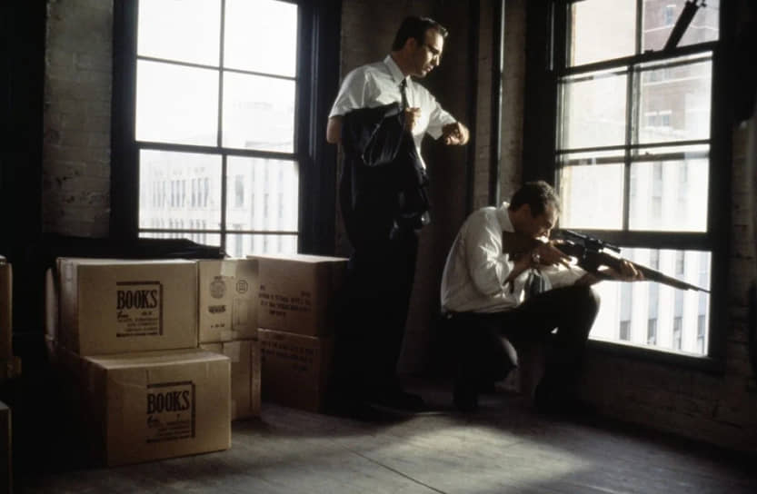 В 1991 году вышел исторический детектив режиссера Оливера Стоуна «Джон Ф. Кеннеди. Выстрелы в Далласе» (кадр на фото). В фильме рассказывается о крупнейшем заговоре с целью убийства президента, который был устроен руками кубинских контрреволюционеров при поддержке правительства США
