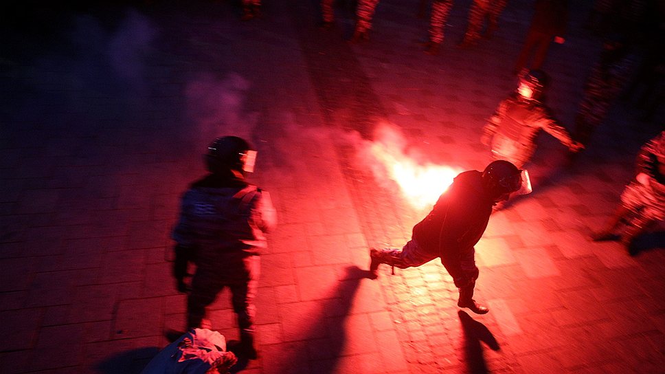 В столкновениях на Европейской площади в центре Киева милиция применяла дубинки и слезоточивый газ 