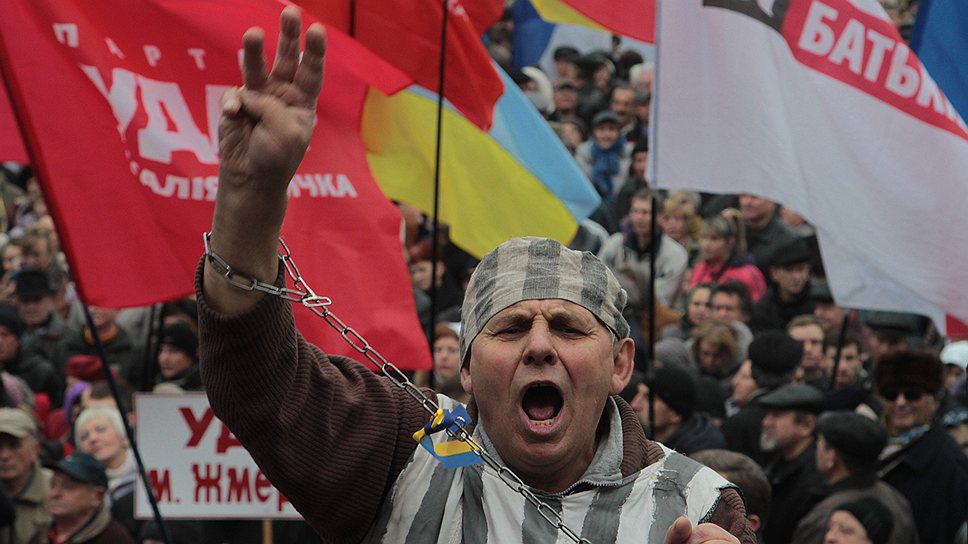 Министерство внутренних дел (МВД) Украины призвало участников демонстрации в центре Киева не идти на поводу у провокаторов, которые подстрекают людей к активным действиям
