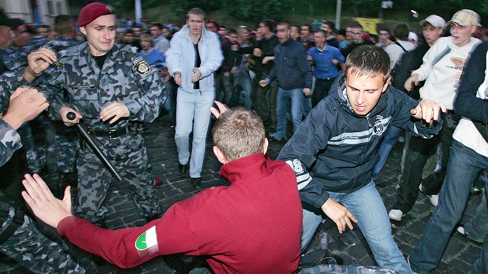 3 сентября 2009 года. После футбольного матча Украина-Грузия болельщики устроили беспорядки. Были задержаны 50 человек