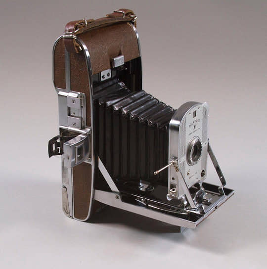 1948 год. Фирма Polaroid продала в Бостоне свой первый аппарат моментальной фотографии  