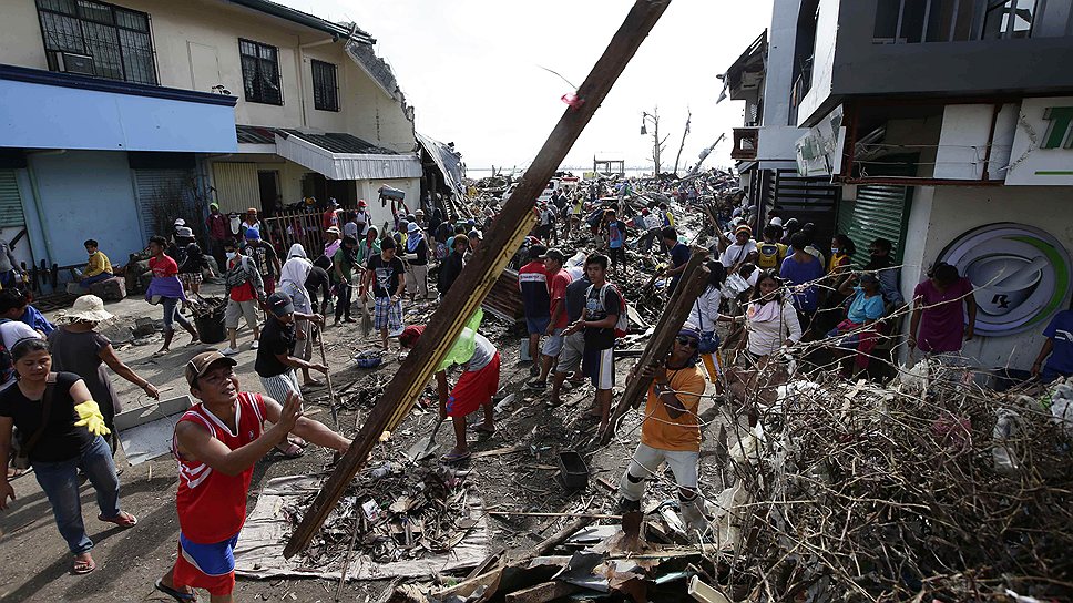 Больше всего от тайфуна пострадал город Таклобан с населением около 220 тыс. человек — на сегодняшний день он полностью разрушен