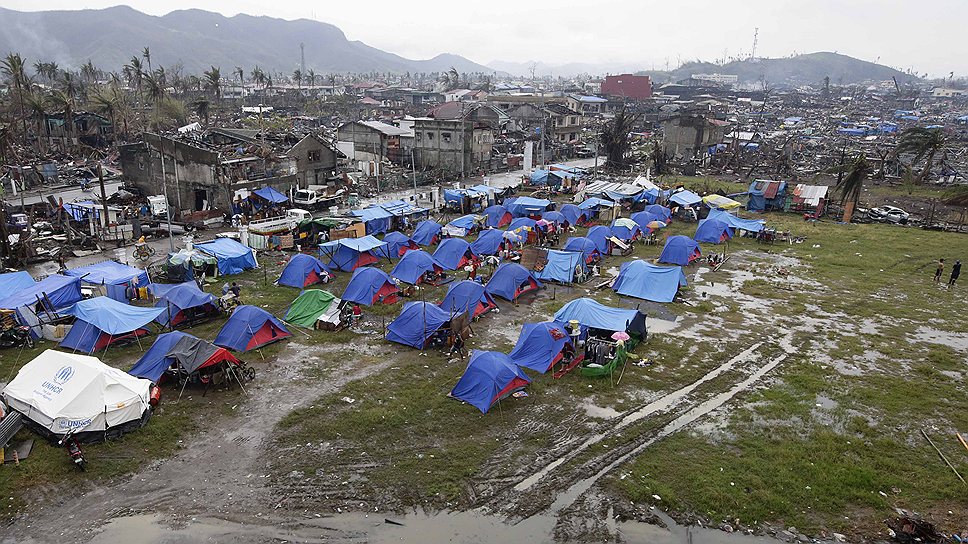 Палаточный городок был установлен силами Красного Креста в нескольких провинциях