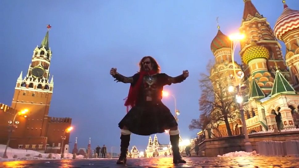 8 декабря 2012 года российский актер Никита Джигурда исполнил на Красной площади танец южнокорейского рэпера Psy из клипа Gangnam Style. Ролик быстро стал популярен в интернете, но не понравился полицейским. Таким образом господин Джигурда старался предотвратить надвигавшийся конец света