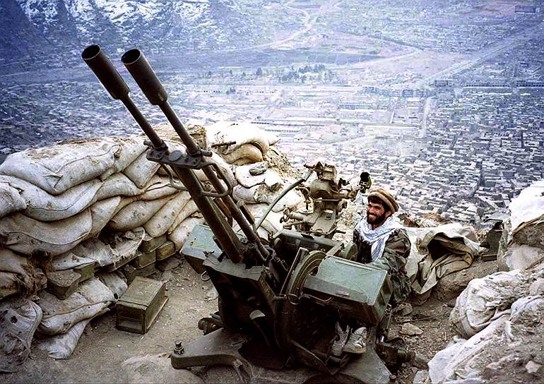 В 1994 году среди пуштунов зародилось радикальное движение «Талибан». В 1996 году талибы захватили Кабул и провозгласили основание Исламского Эмирата Афганистан