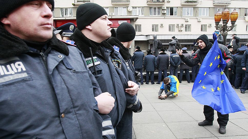 По разным оценкам, в воскресенье на улицы Киева вышло до 700 тыс. человек