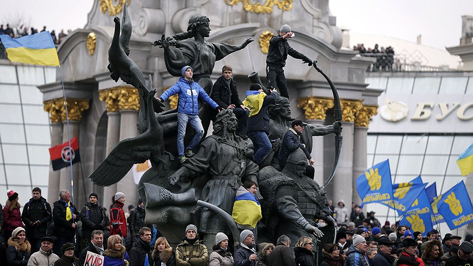 Как передает «Интерфакс-Украина», Виталий Кличко на брифинге заявил, что у оппозиции есть информация о том, что высокие должностные лица отправляют чартерные рейсы со своими родственниками за границу и вывозят свое имущество