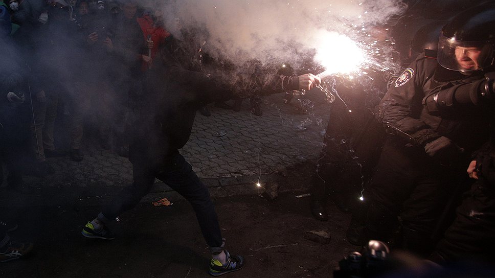 Предварительные данные проверки обстоятельств субботнего столкновения на Майдане Незалежности силовиков и протестующих станут известны до вечера понедельника