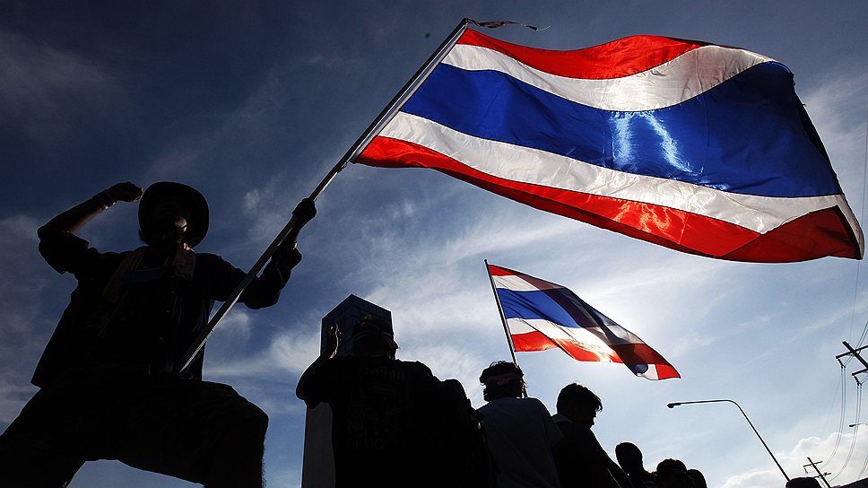 Демонстрации в Таиланде начались еще в середине августа, когда депутаты от правящей в стране партии «Пхыа Тхай» («Для тайцев»), которой принадлежат 264 из 500 мест в нижней палате тайского парламента, инициировали принятие закона о политической амнистии