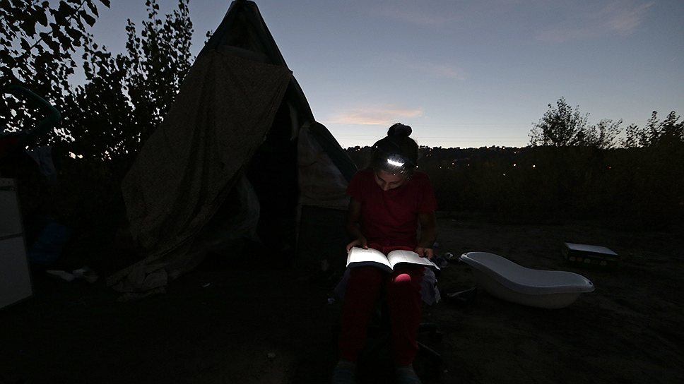 Нелегальный лагерь мигрантов в лесу Франции