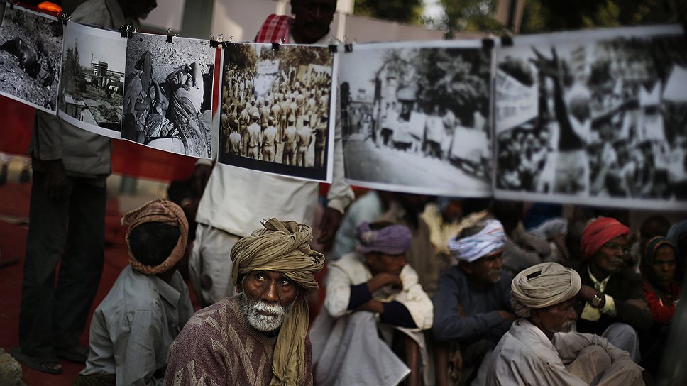 Жертвы техногенной катастрофы в Бхопале во время акции протеста по случаю годовщины трагедии 
