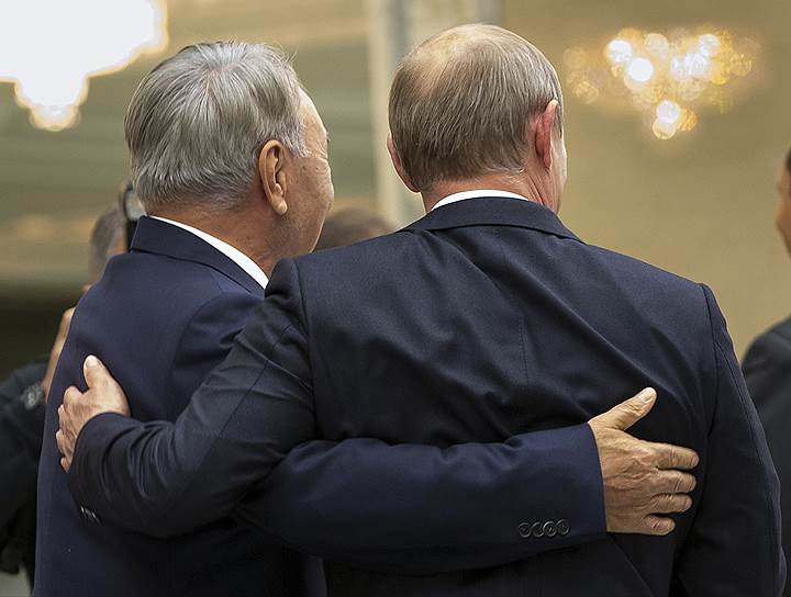 Президент Казахстана Нурсултан Назарбаев (слева) и президент России Владимир Путин, 2014 год