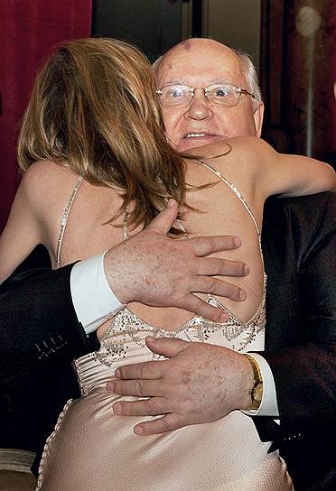 Актриса Шарон Стоун и первый президент СССР Михаил Горбачев, 2011 год