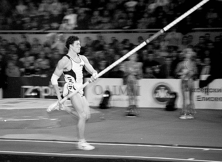 Менее чем через год после чемпионата мира в Хельсинки, в 1984 году Сергей Бубка установил свой первый мировой рекорд, взяв высоту 5,85 м на соревнованиях в Братиславе. В течение последующих десяти лет спортсмен смог установить 35 мировых рекордов