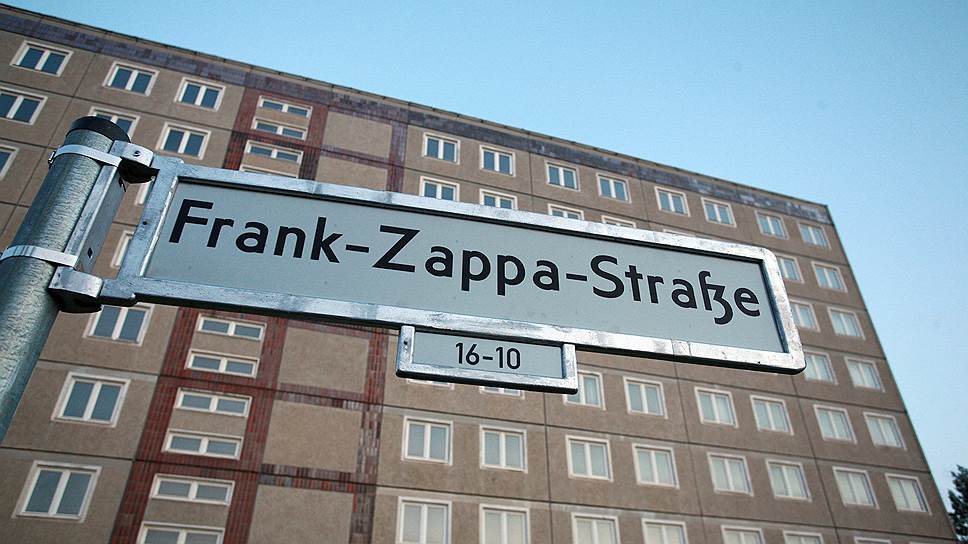 В 1991 году Фрэнк Заппа был выбран в качестве одного из четырех главных композиторов эпохи на Франкфуртском фестивале музыки и выступал с Немецким камерным оркестром. В 2007 году в берлинском районе Марцан в честь Фрэнка Заппы была названа улица Frank-Zappa-Stra&amp;#223;e