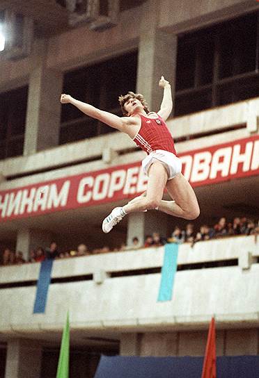 13 июля 1985 года, когда Сергей Бубка смог преодолеть шестиметровую высоту, считается днем учреждения неофициального Клуба шестовиков, которым также покорилась эта высота 