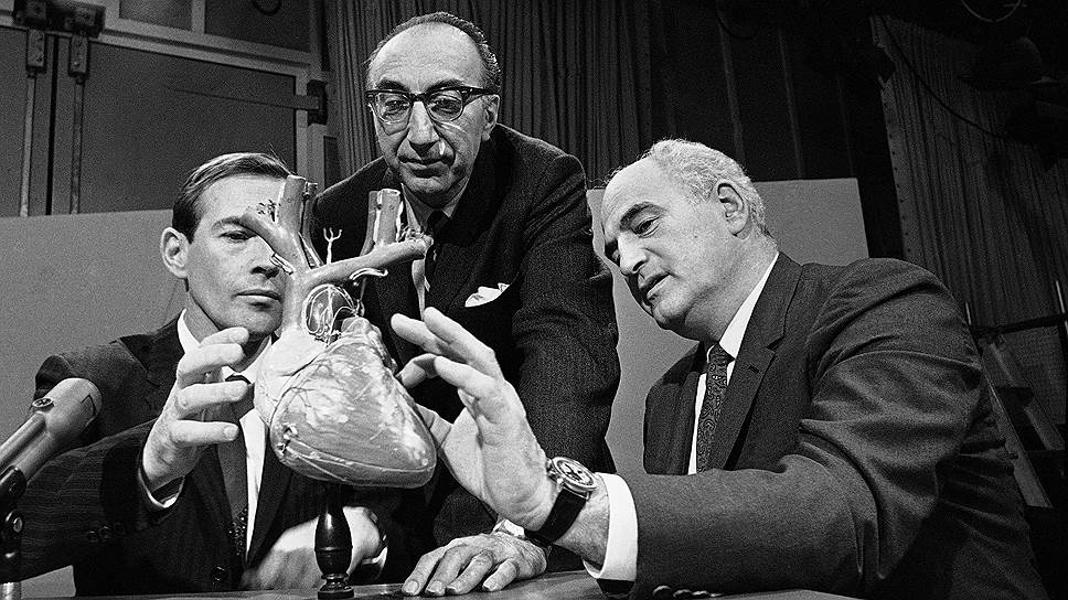 1967 год. Кардиолог Адриан Кантровиц сделал первую операцию по пересадке сердца в США. Он также стоял у истоков создания механических устройств для продления жизни пациентов с сердечной недостаточностью