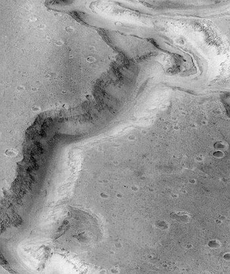 2006 год. NASA опубликовала фотографии, сделанные зондом Mars Global Surveyor, свидетельствующие о наличии жидкой воды на Марсе