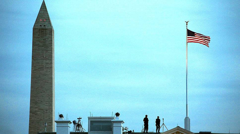 1884 год. В Вашингтоне завершено строительство монумента Вашингтона — облицованного мэрилендским мрамором гранитного обелиска весом 91000 т и высотой 169 м