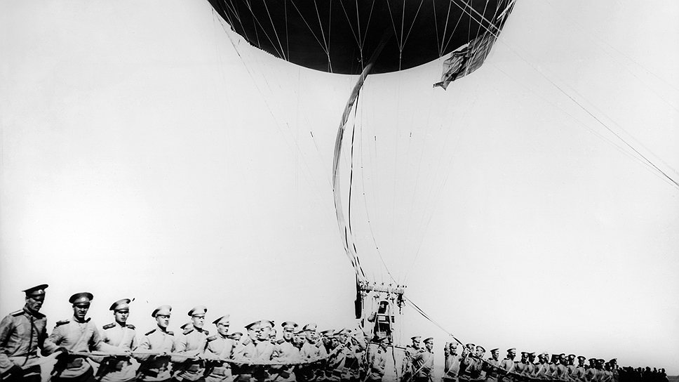 Первый воздушный шар был запущен в 1911 году во время смотра войск в присутствии императора Николая II