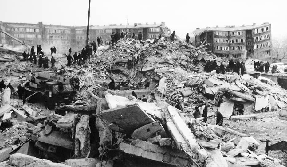 Отстраивать республику приехали 45 тыс. строителей из союзных республик. После распада СССР программа восстановительных работ была приостановлена