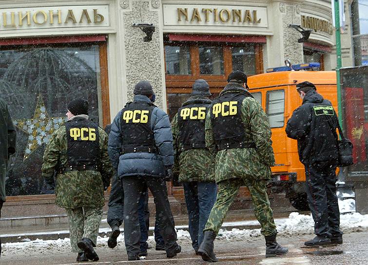 2003 год. Взрыв у гостиницы «Националь» в Москве. Взрывное устройство привела в действие террористка-смертница. Погибли 6 человек, 14 человек ранены. Позднее — при обследовании тела смертницы роботехническим комплексом — раздался второй взрыв, но никто не пострадал