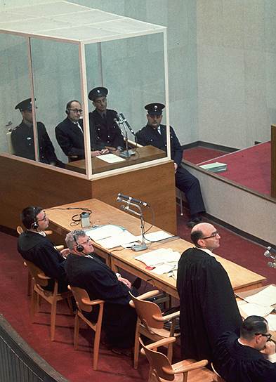 1961 год. В Иерусалиме израильский суд признал немецкого офицера Адольфа Эйхмана виновным в преступлениях против человечества и приговорил к смертной казни