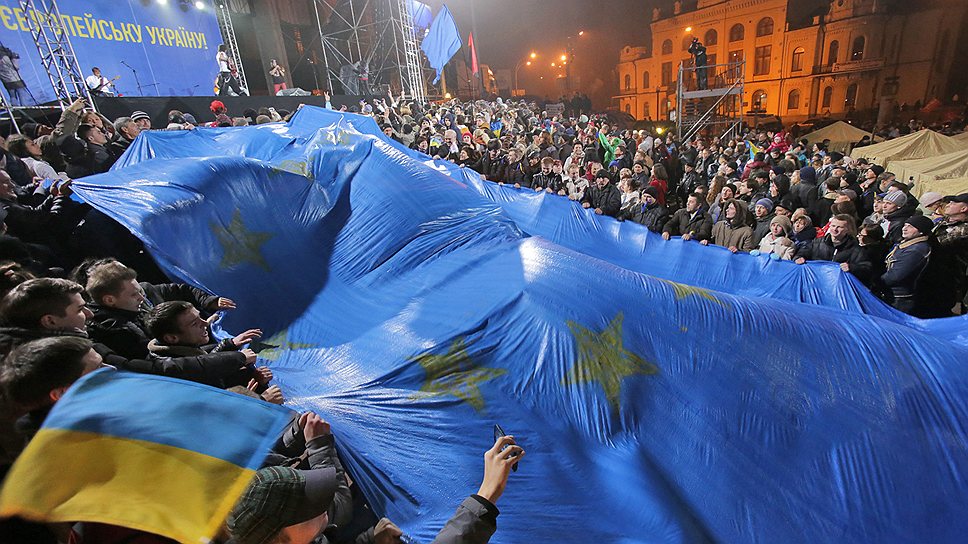 Волнения на Украине, вызванные отказом правительства подписывать соглашение с ЕС, спровоцировали новую волну недовольства Россией Евросоюзом. В частности, Кремль был обвинен в давлении на господина Януковича при принятии решения