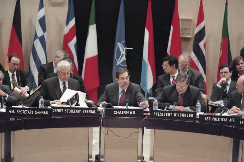 1996 год. В Брюсселе была достигнута договоренность о начале переговоров РФ и Североатлантического альянса по вопросу о заключении Основополагающего акта Россия-НАТО