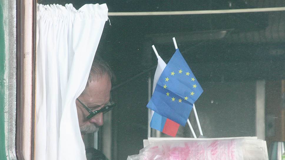 6 марта 2014 года из-за событий на Украине ЕС приостановил переговоры с Россией по вопросу облегчения визового режима и нового базового соглашения