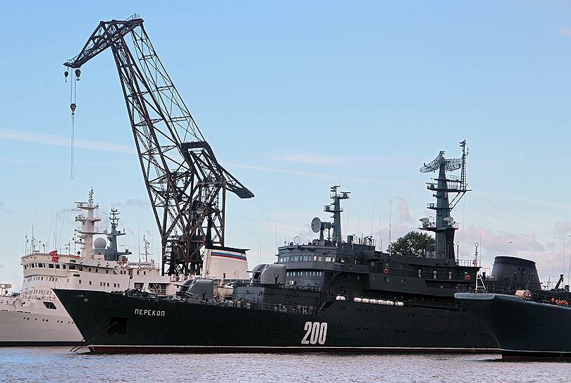 1976 год. На Щецинской судоверфи в Польше спущен на воду учебный корабль «Перекоп», построенный для ВМФ СССР по проекту 887 «Смольный»
