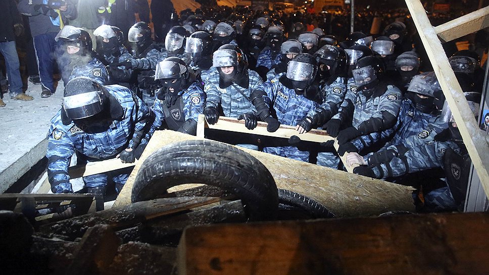 «Беркут» прорвал оборону Майдана Незалежности с двух сторон – с Европейской площади и улицы Михайловской