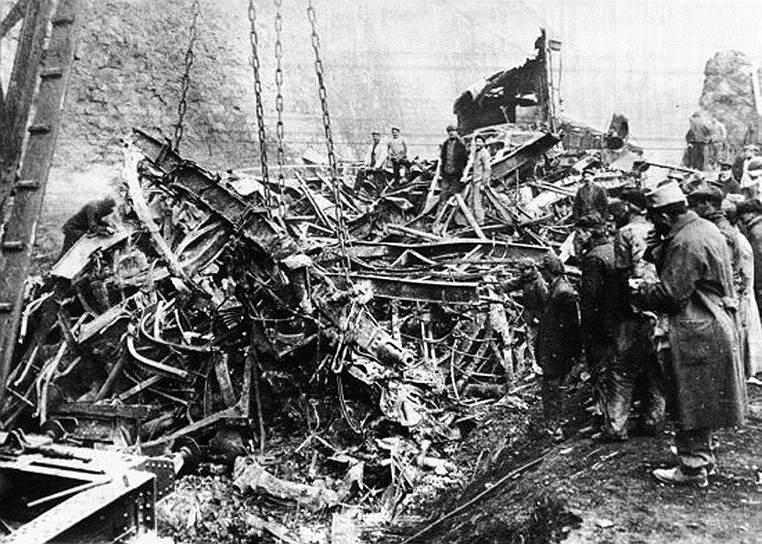1917 год. Крупнейшая железнодорожная катастрофа во Франции: близ альпийского городка Сен-Мишель-де-Морьен разбился воинский эшелон, из-за крушения начался пожар. Погибли около 700 французских солдат, возвращавшихся с итальянского фронта